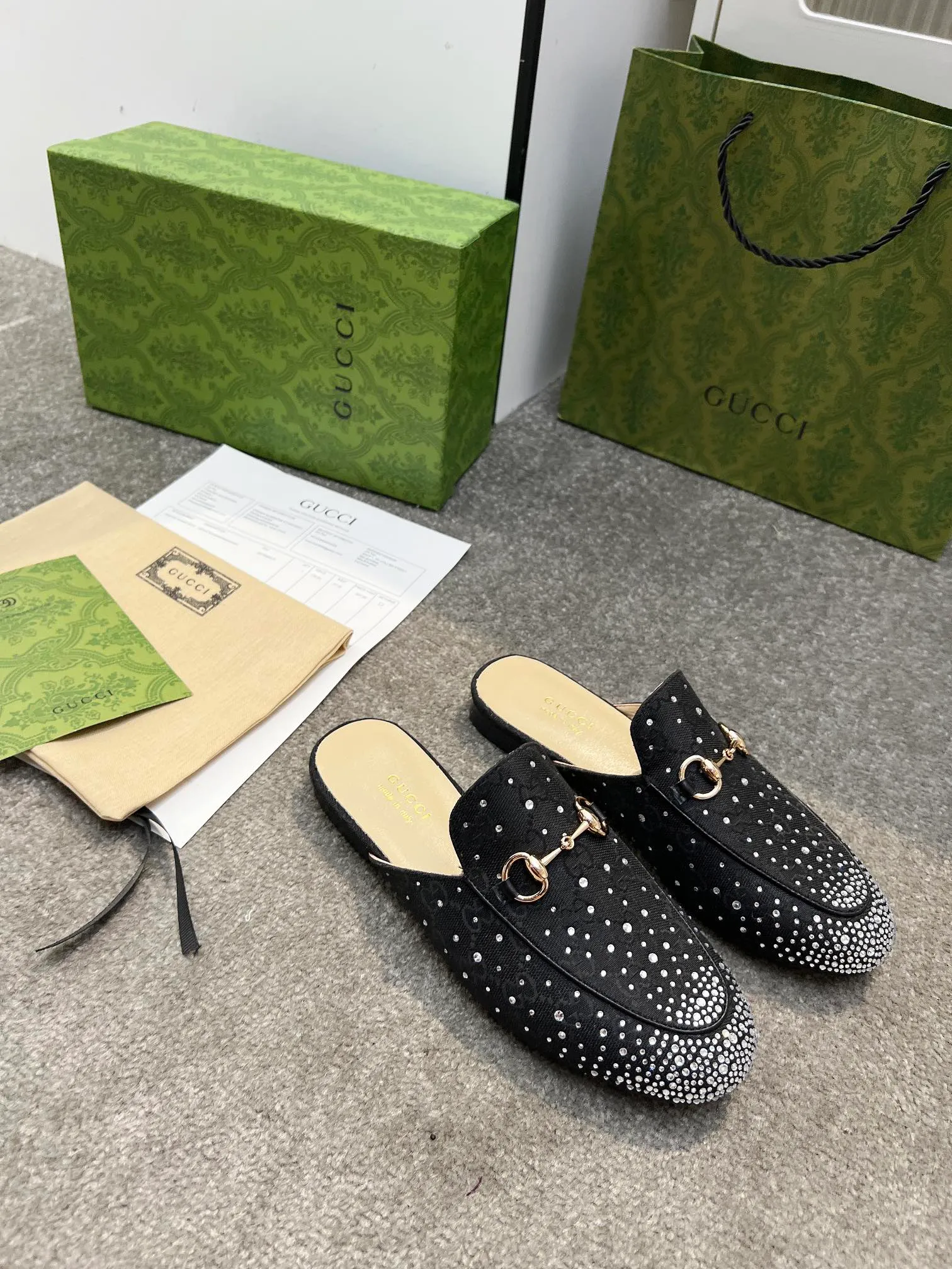 👟👟Ex-factory price 380👟👟 Genuine leather sole +50 Original quality guccisummer's latest limited edition slippers, top quality, purchased genuine development original special hot diamond process classic double G presbyopic inner sheepskin with Italian original board material and craftsmanship are the same as the original! Code number: 35-42,